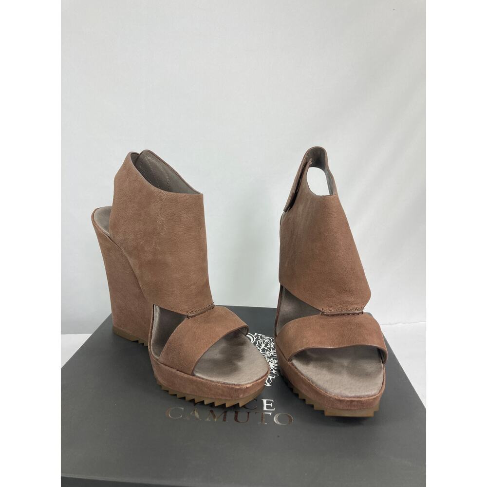 Vince Camuto VC-Gevara Wedge Sandal in Brown Size 8